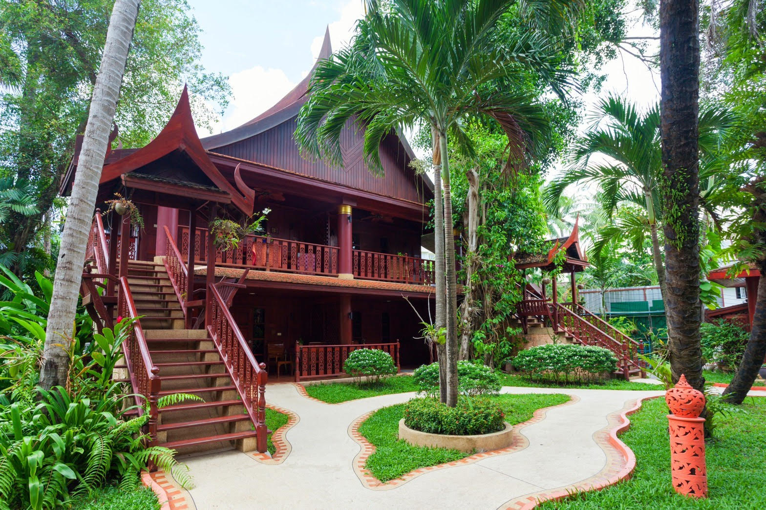 Royal-Phawadee-Village-unique-boutique-hotel-in-Patong.jpg