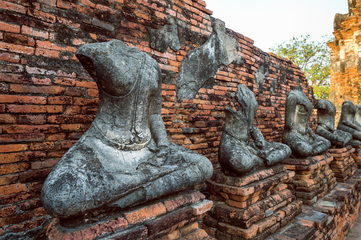 buddha-statue-ayutthaya-historical-park-wat-chaiwatthanaram-buddhist-temple-thailand-1-1.jpg