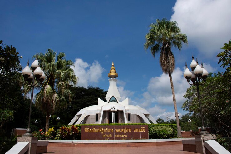 stupa-museum-monk-luang-pu-khao-ananyo-thai-people-foreign-travelers-travel-visit-respect-praying-wat-tham-klong-phen-forest-temple-september-14-2020-nong-bua-lamphu-thailand_258052-8416.jpg