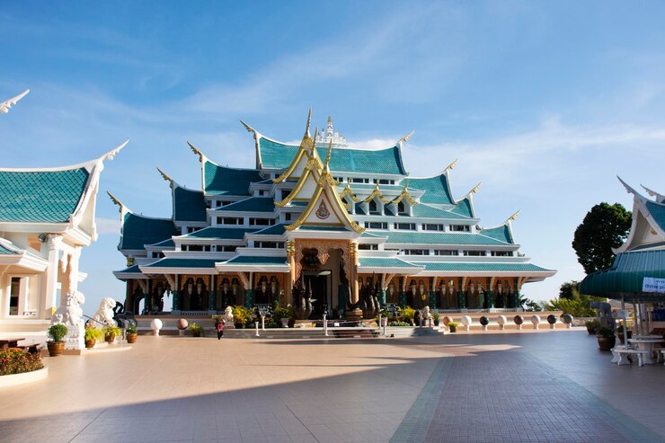 udonthani-thailand-december-18-great-wihan-large-assembly-hall-people-travelers-travel-visit-respect-pray-wat-pa-phu-kon-temple-december-18-2019-udon-thani-thailand_258052-8171.jpg