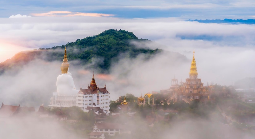 viewpoint-wat-phra-that-pha-son-kaew-khao-kho-phetchabun-thailand-buddhist-concept_34237-389.jpg