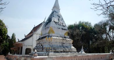 wat-phra-that-si-song-rak-temple-architecture-is-lan-chang-style-people-visit-praying-chedi-buddha-dan-sai-february-22-2017-loei-thailand_258052-4165-390x205.jpg