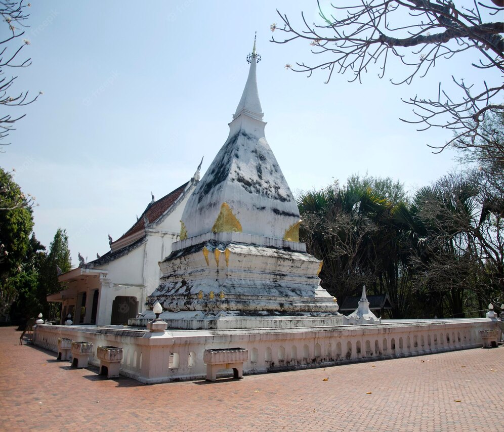 wat-phra-that-si-song-rak-temple-architecture-is-lan-chang-style-people-visit-praying-chedi-buddha-dan-sai-february-22-2017-loei-thailand_258052-4165.jpg