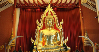 chiang-rai-thailand-february-24-2018-wat-rong-sua-ten-blue-temple-chiang-rai-province-thailand-1-390x205.png