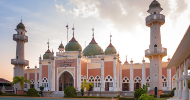 pattani-thailand-jul-30-2012-pattani-central-mosque-is-place-worship-islamic-exterior-building-front-mosque-is-one-most-beautiful-religious-sites-thailand_128338-29-390x205.png